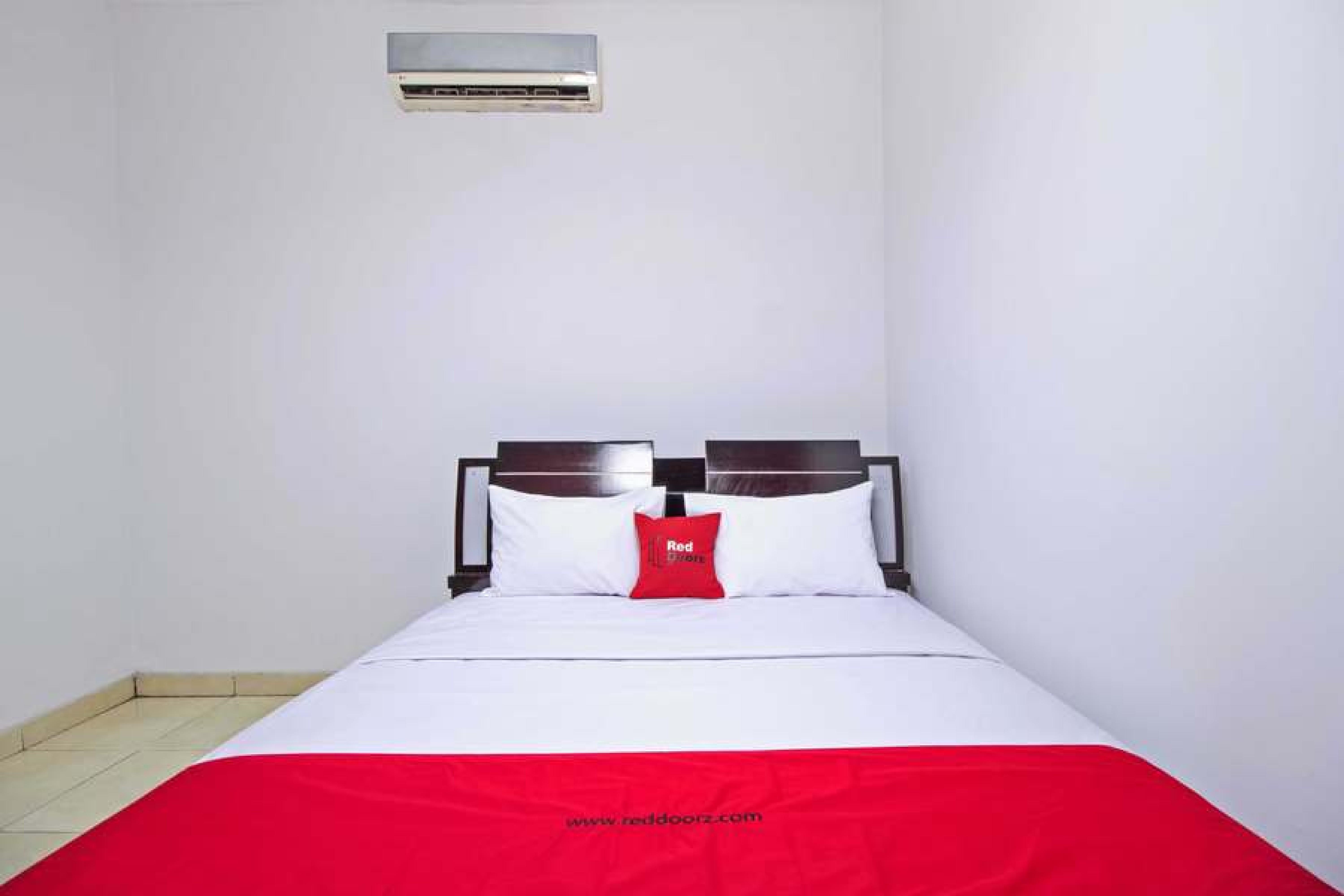 RedDoorz @ Pangeran Antasari 2 Hotel Cilandak  Buitenkant foto